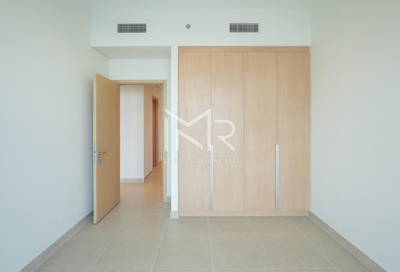 Premium Location | Sea View | Ready to Move photo 9
