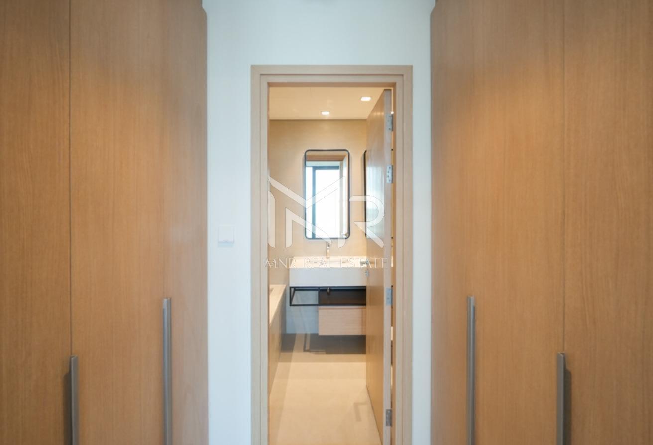 Premium Location | Sea View | Ready to Move photo 4