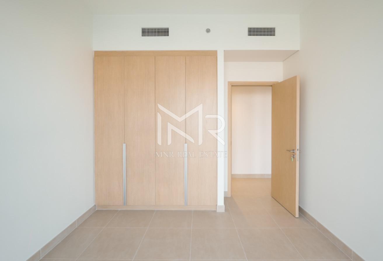 Premium Location | Sea View | Ready to Move photo 3