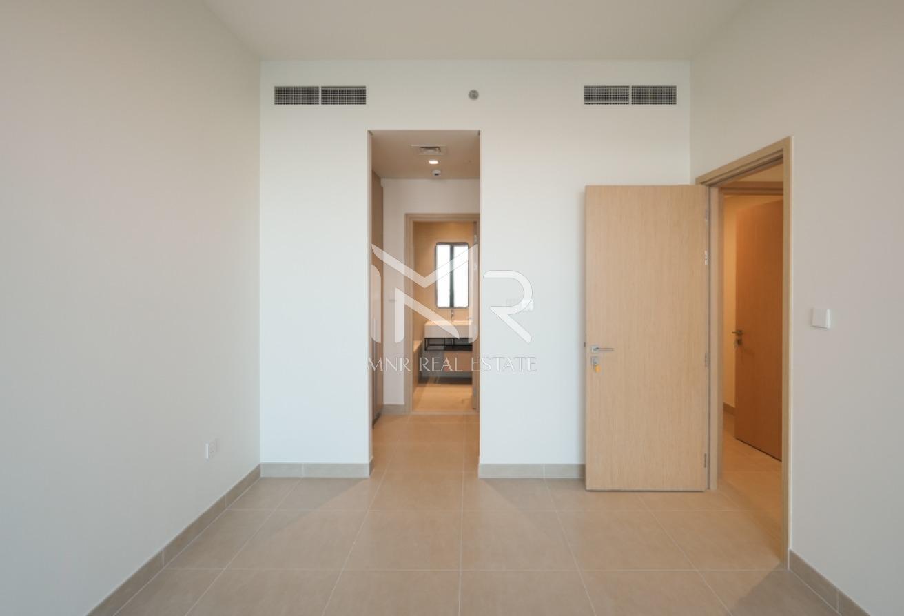 Premium Location | Sea View | Ready to Move photo 6