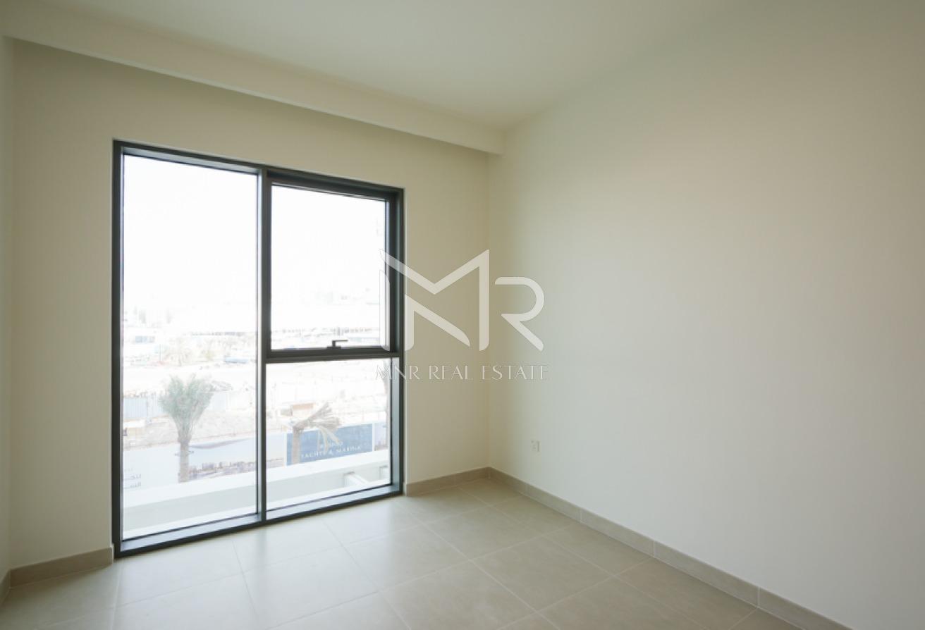 Premium Location | Sea View | Ready to Move photo 8
