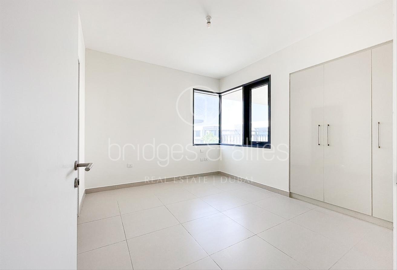 5 BED 3E | 2 MINS WALK TO POOL AND PARK | VACANT photo 15