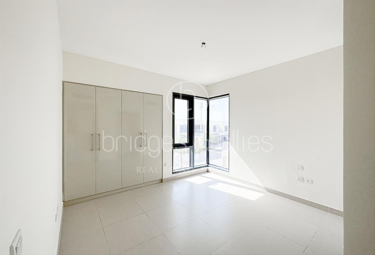 5 BED 3E | 2 MINS WALK TO POOL AND PARK | VACANT photo 14