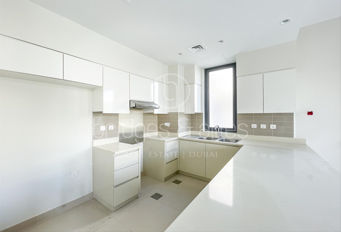 5 BED 3E | 2 MINS WALK TO POOL AND PARK | VACANT photo 8
