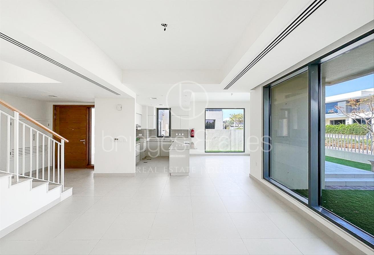 5 BED 3E | 2 MINS WALK TO POOL AND PARK | VACANT photo 4