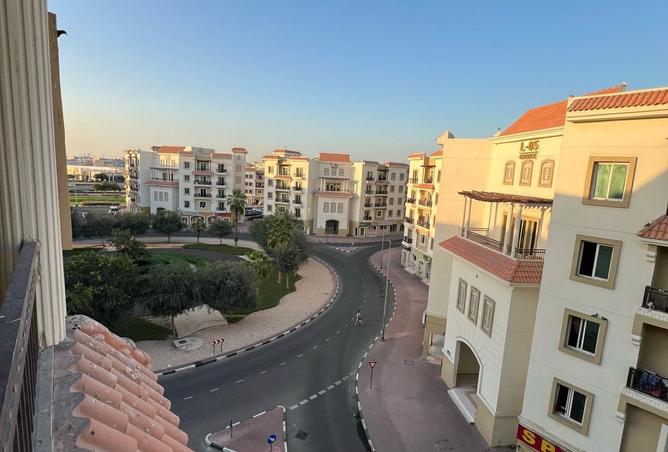 GET HIGH RETURN - BRIGHT & SPACIOUS 1 BEDROOM