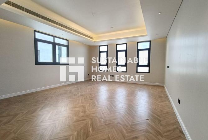Ready To Move | Fully Renovated | Upgraded — photo 2
