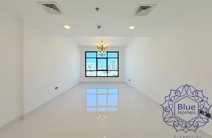 شقة - غرفة نوم - 2 حمامات للايجار في بناية تريو - البرشاء 1 - البرشاء - دبي