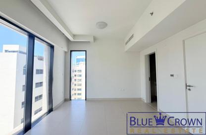 Apartment - 1 - 2 for rent in Golden Sands 16 - Al Mankhool - Bur Dubai - Dubai