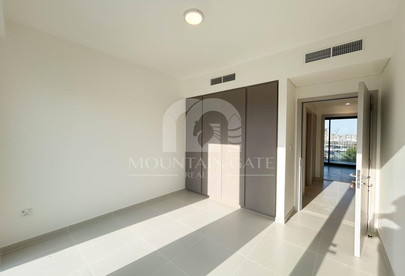Premium Location | Green View | Brand New photo 18