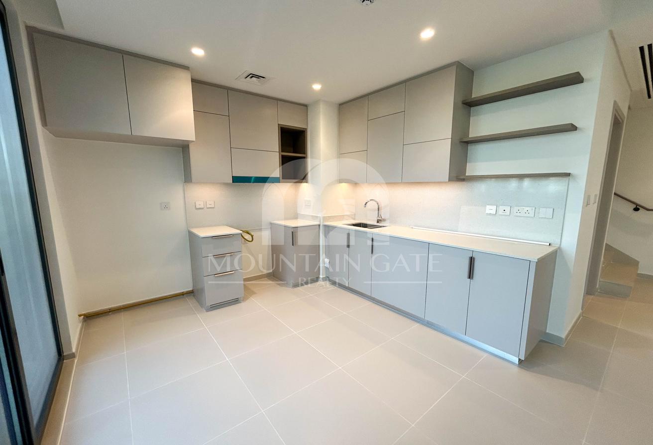 Premium Location | Green View | Brand New photo 4
