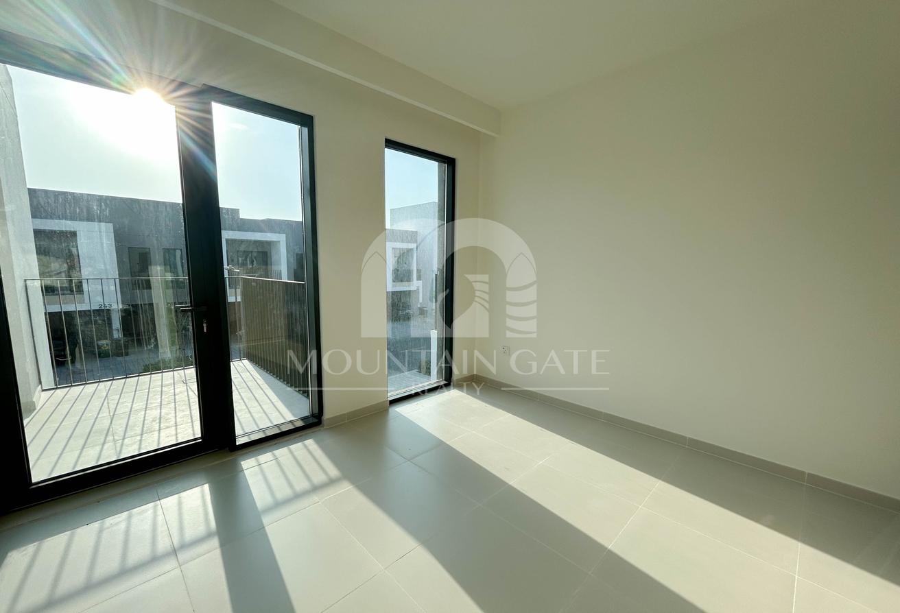 Premium Location | Green View | Brand New photo 17