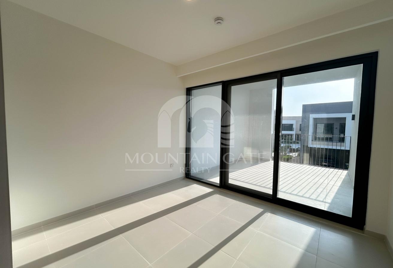 Premium Location | Green View | Brand New photo 11