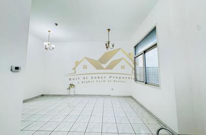 Apartment - Studio - 1 Bathroom for rent in Al Karama - Dubai Apartment - Studio - 1 Bathroom for rent in Al Karama - Dubai
