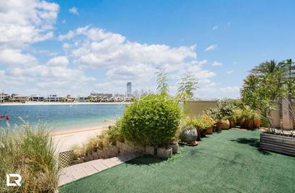 Villa - 5 Bedrooms - 6 Bathrooms for rent in Garden Homes Frond C - Garden Homes - Palm Jumeirah - Dubai