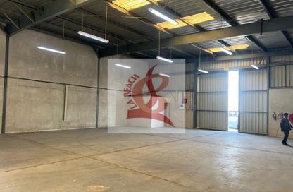 Warehouse - Studio - 1 Bathroom for rent in Umm Ramool - Dubai