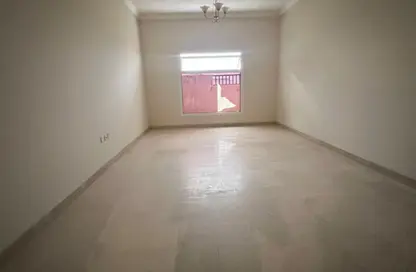 Apartment - 3 Bedrooms - 4 Bathrooms for rent in Al Qulaya'ah - Al Sharq - Sharjah