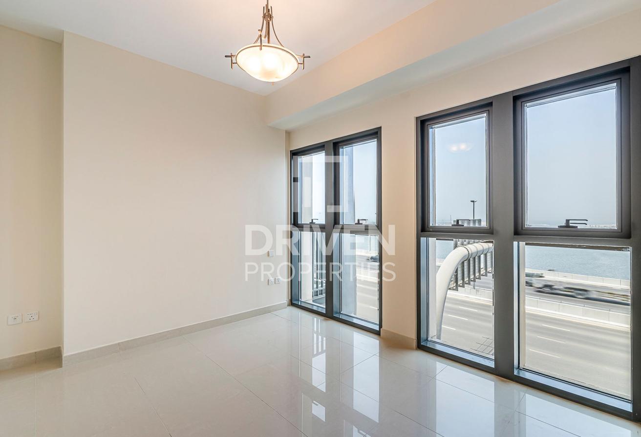 Spacious and Bright Apt | Sea View | Vacant photo 5