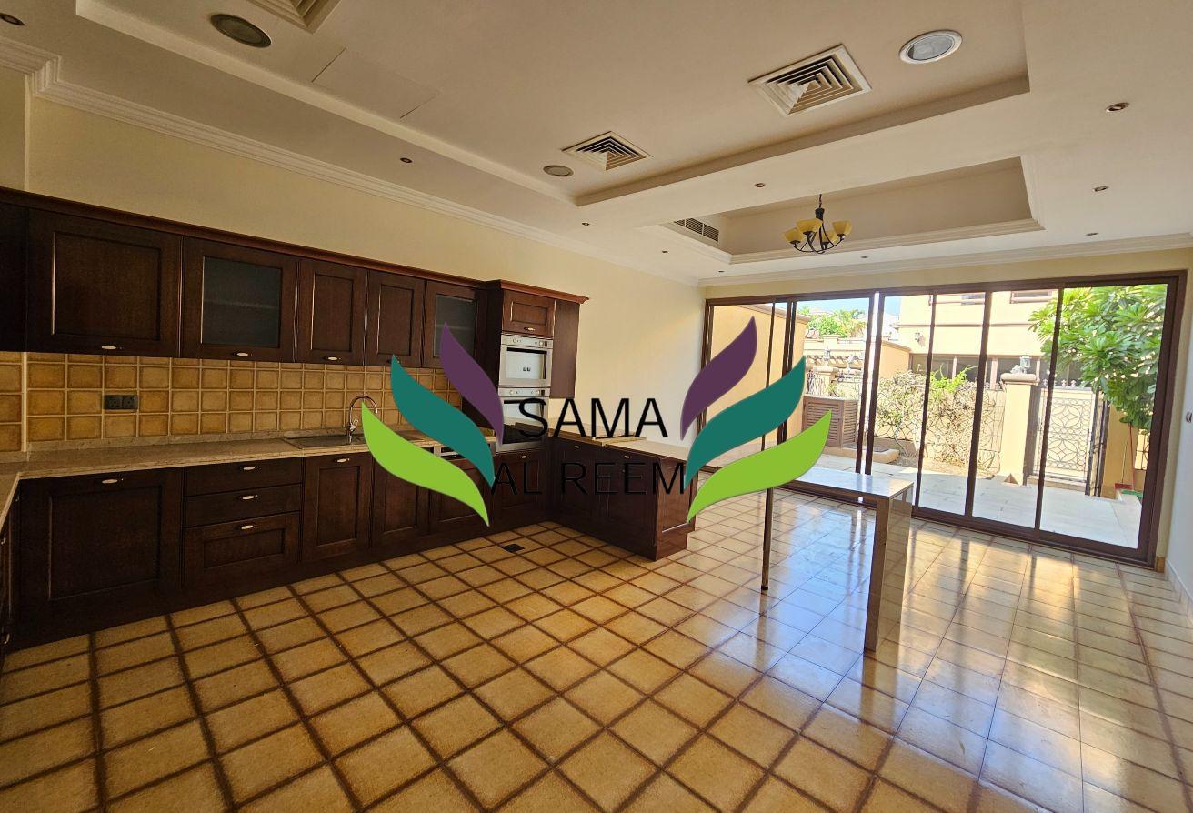 4 Bed Compound Villa | Jumeirah 1 | Shared Pool photo 7