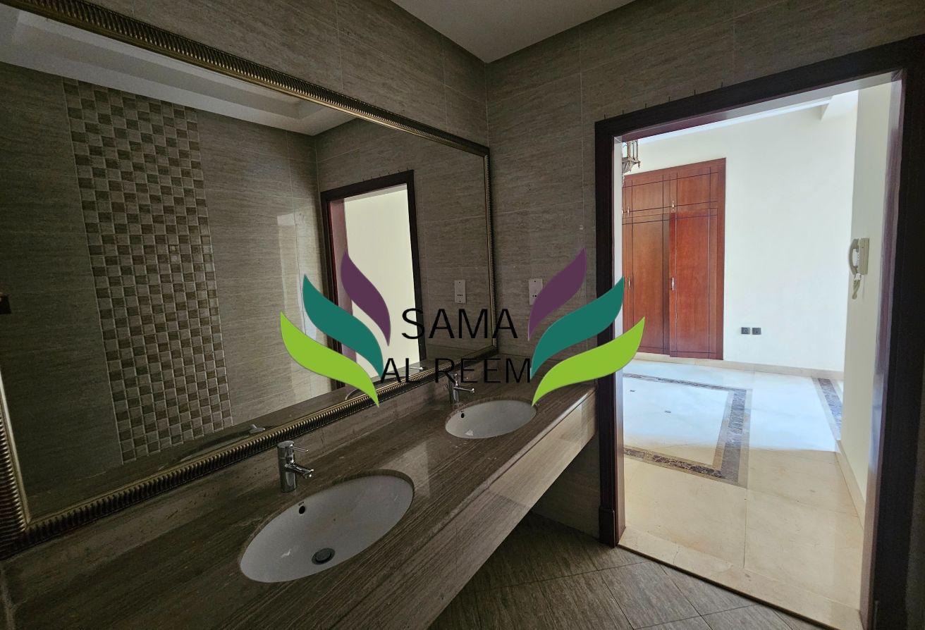 4 Bed Compound Villa | Jumeirah 1 | Shared Pool photo 16