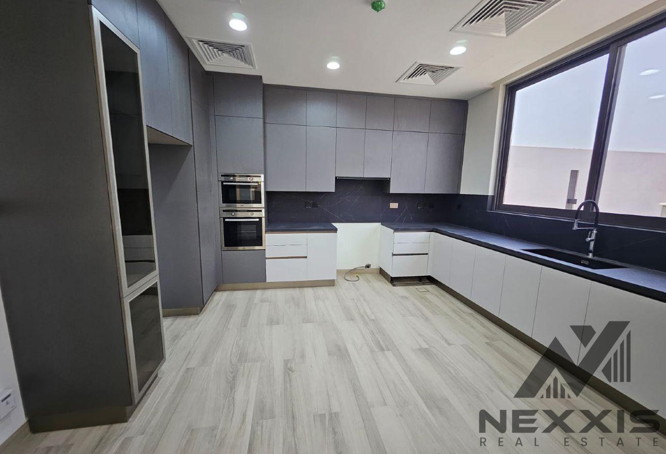 Huge Family Home | Brand New | Custom Built photo 7