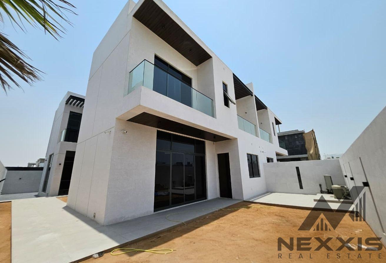 Huge Family Home | Brand New | Custom Built photo 2