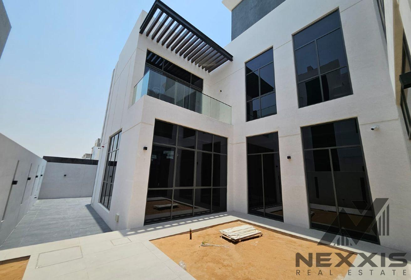 Huge Family Home | Brand New | Custom Built photo 8
