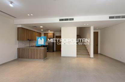 Townhouse - 2 - 3 for rent in Bloom Living - Zayed City (Khalifa City C) - Khalifa City - Abu Dhabi