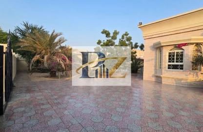 Villa - 4 - 5 for rent in Muwafja - Wasit - Sharjah Villa - 4 - 5 for rent in Muwafja - Wasit - Sharjah