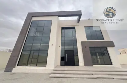 Villa - 4 Bedrooms - 7 Bathrooms for rent in Al Aweer 1 - Al Aweer - Dubai