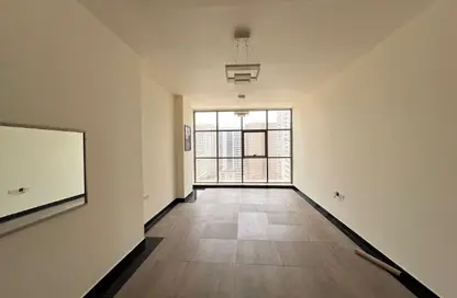 شقة - 3 غرف نوم - 3 حمامات للايجار في الممزر بلازا - شارع التعاون - التعاون - الشارقة