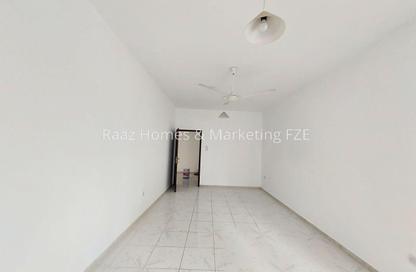 Apartment - 1 - 1 for rent in Al Amal Building - Um Altaraffa - Sharjah