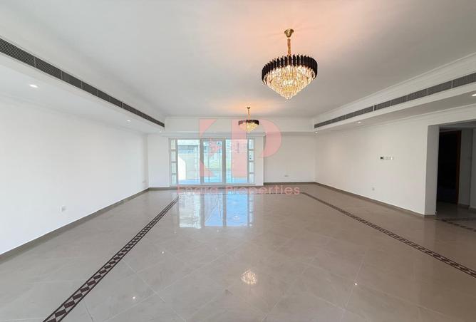 100410108 - Property Image 2