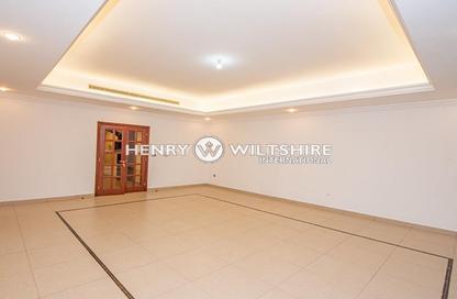 Apartment - 3 Bedrooms - 4 Bathrooms for rent in Al Aryam Tower - Tourist Club Area - Abu Dhabi