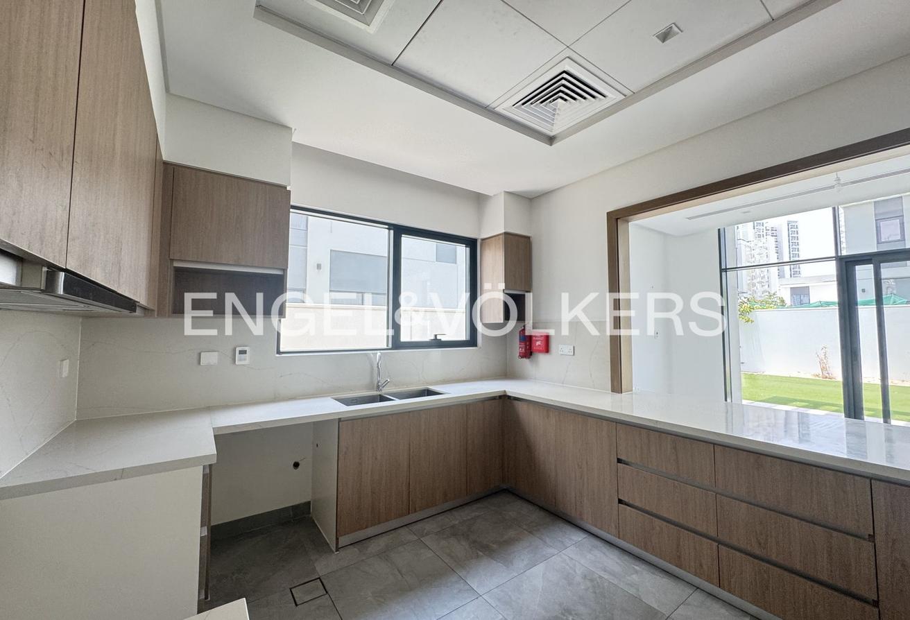 Internal Location | Vacant | Maids Room photo 5