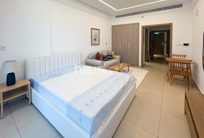 Fully Furnished | Vacant | 12 Cheques photo 2