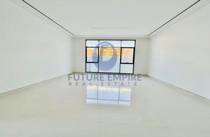 Villa - 5 - 6 for rent in Al Mankhool - Bur Dubai - Dubai