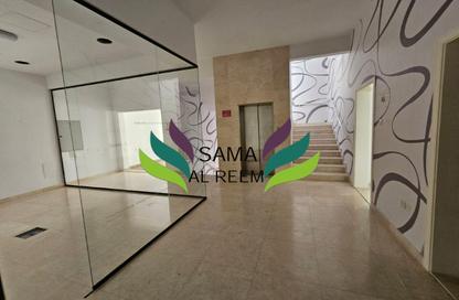 Villa - Studio - 4 Bathrooms for rent in Umm Suqeim 1 Villas - Umm Suqeim 1 - Umm Suqeim - Dubai