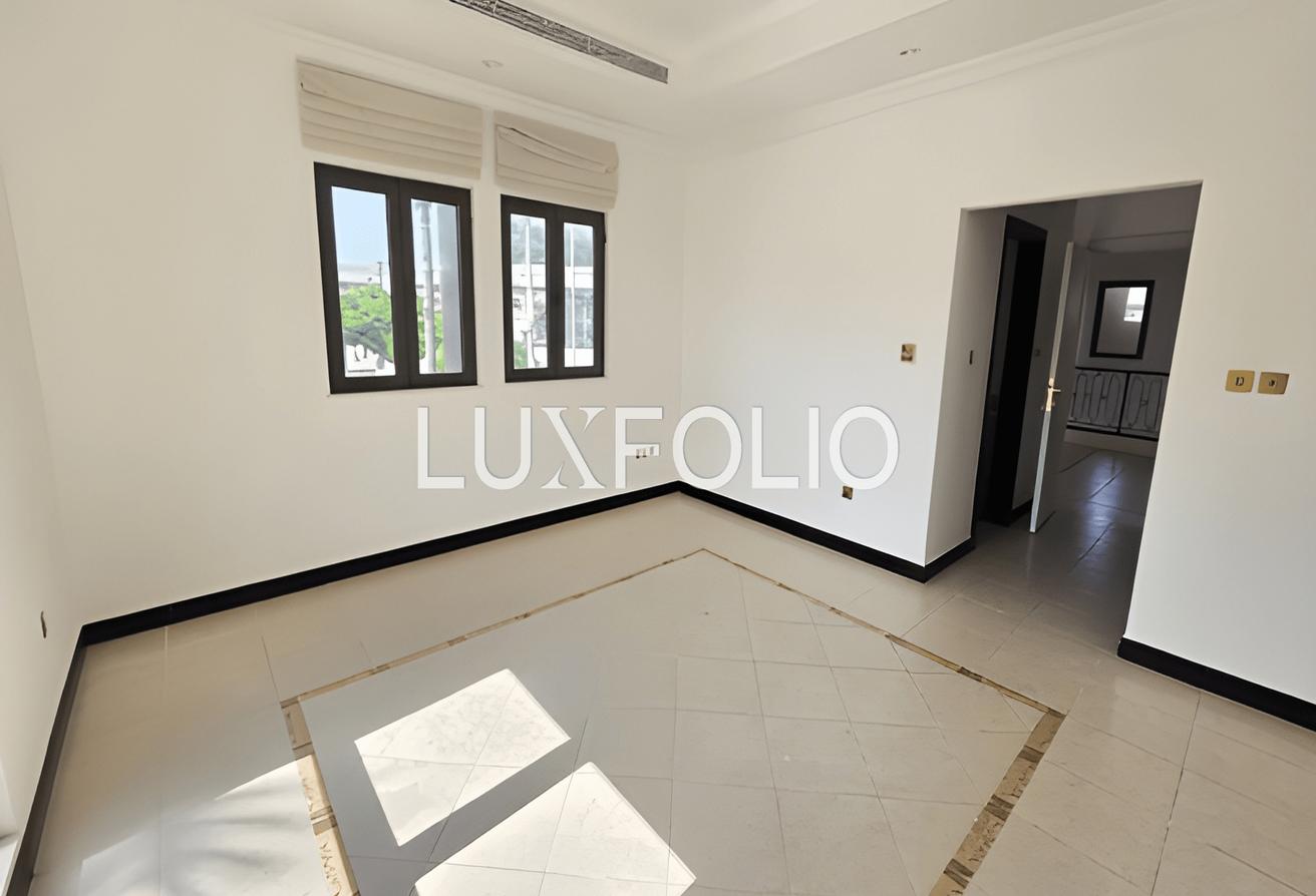 Semi Upgraded | Vacant | Unfurnished photo 9