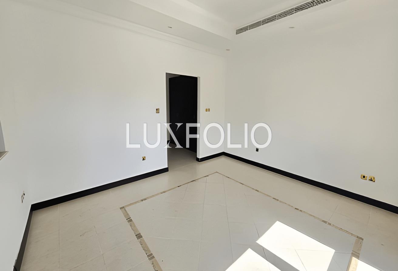Semi Upgraded | Vacant | Unfurnished photo 8
