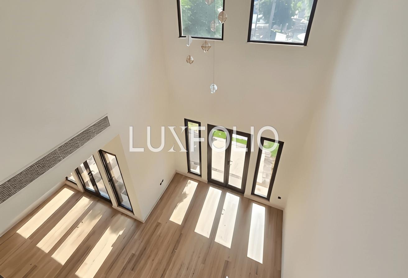 Semi Upgraded | Vacant | Unfurnished photo 5