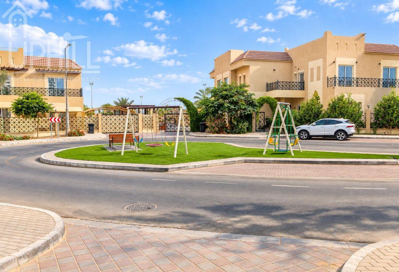 Spacious 6 Beds Independent Villa Prime Location photo 16