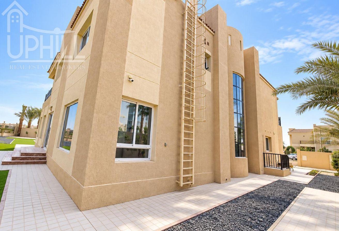 Spacious 6 Beds Independent Villa Prime Location photo 27