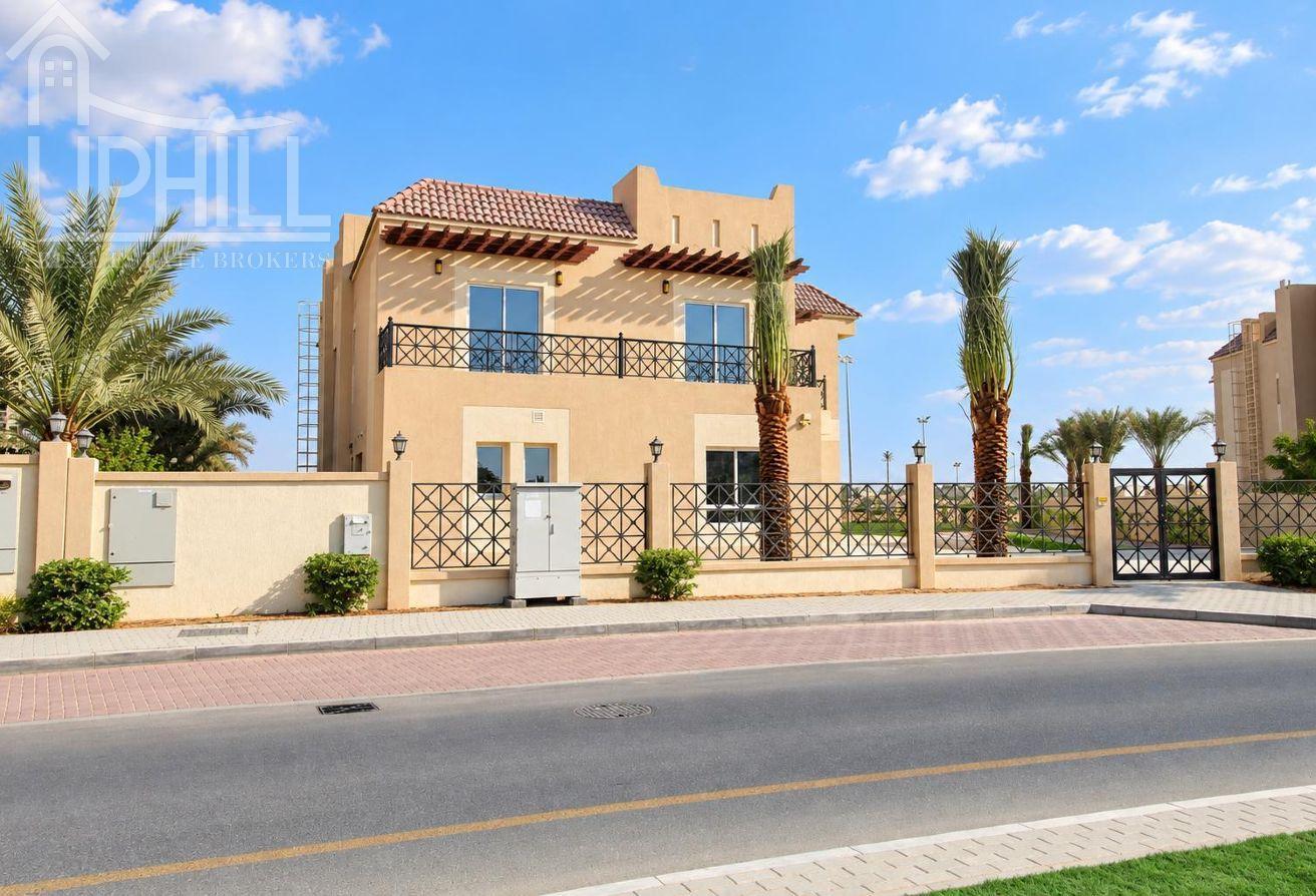 Spacious 6 Beds Independent Villa Prime Location photo 18