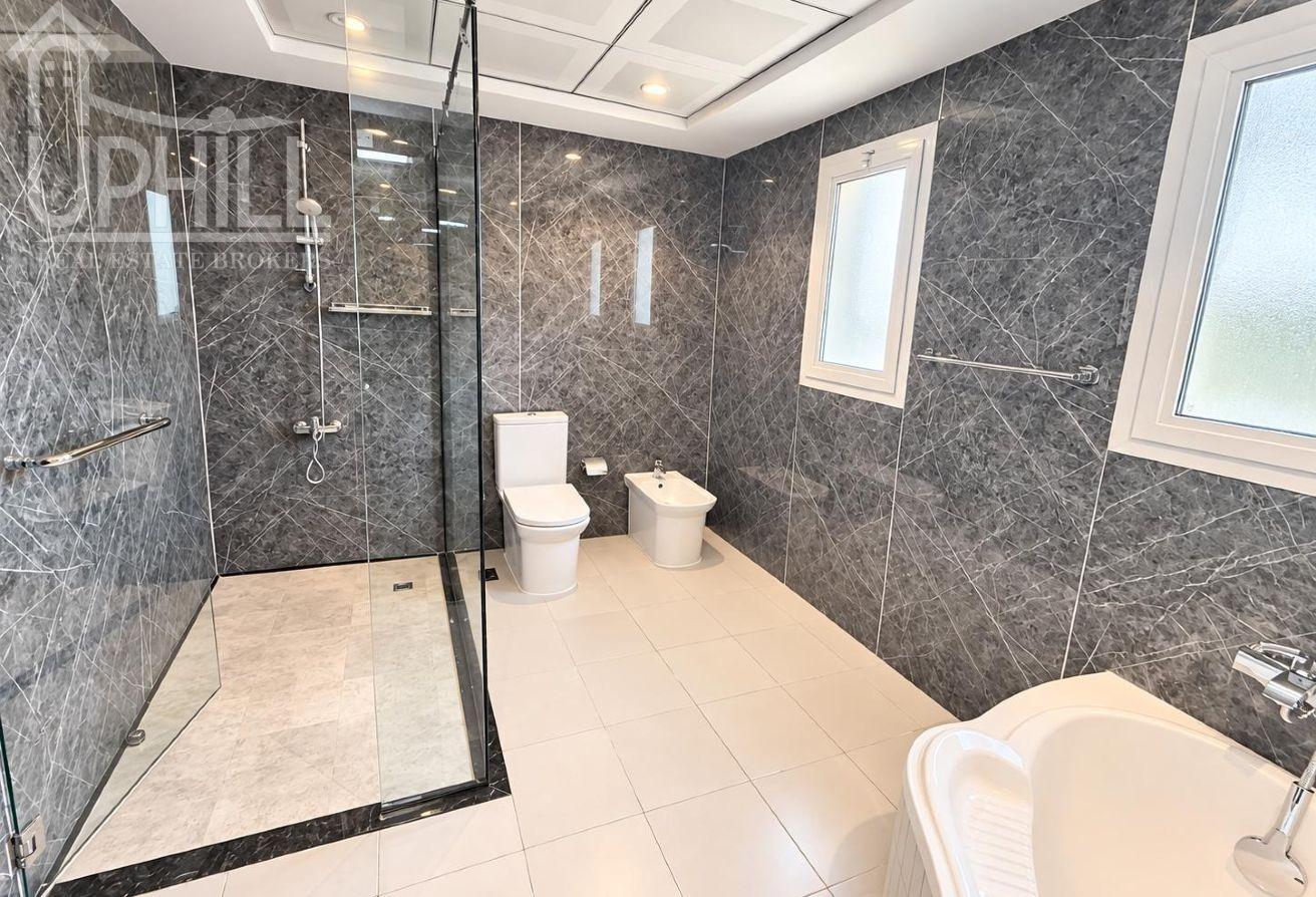 Spacious 6 Beds Independent Villa Prime Location photo 9
