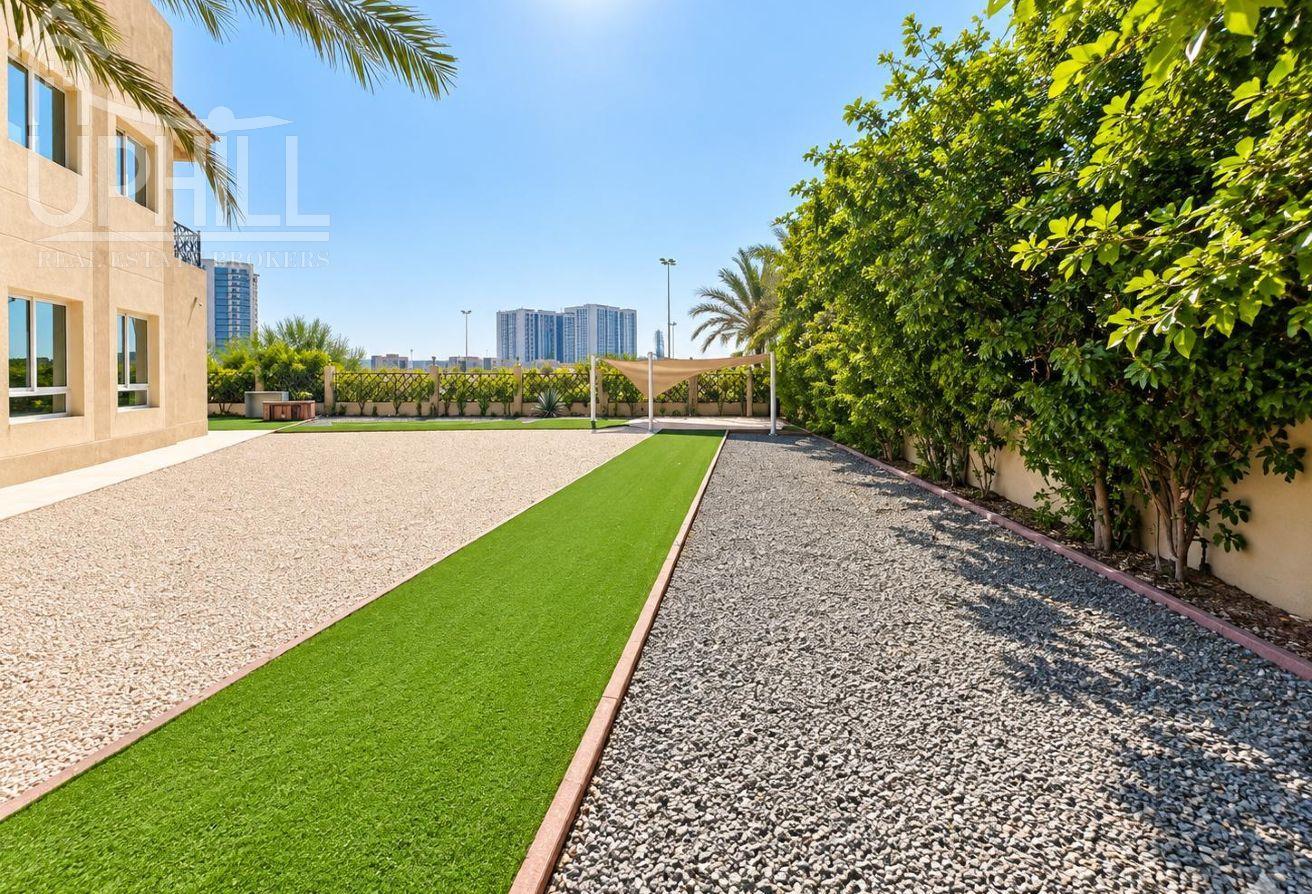 Spacious 6 Beds Independent Villa Prime Location photo 6