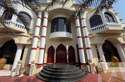 Villa - 7+ - 7+ for rent in Sector E - Emirates Hills - Dubai Villa - 7+ - 7+ for rent in Sector E - Emirates Hills - Dubai