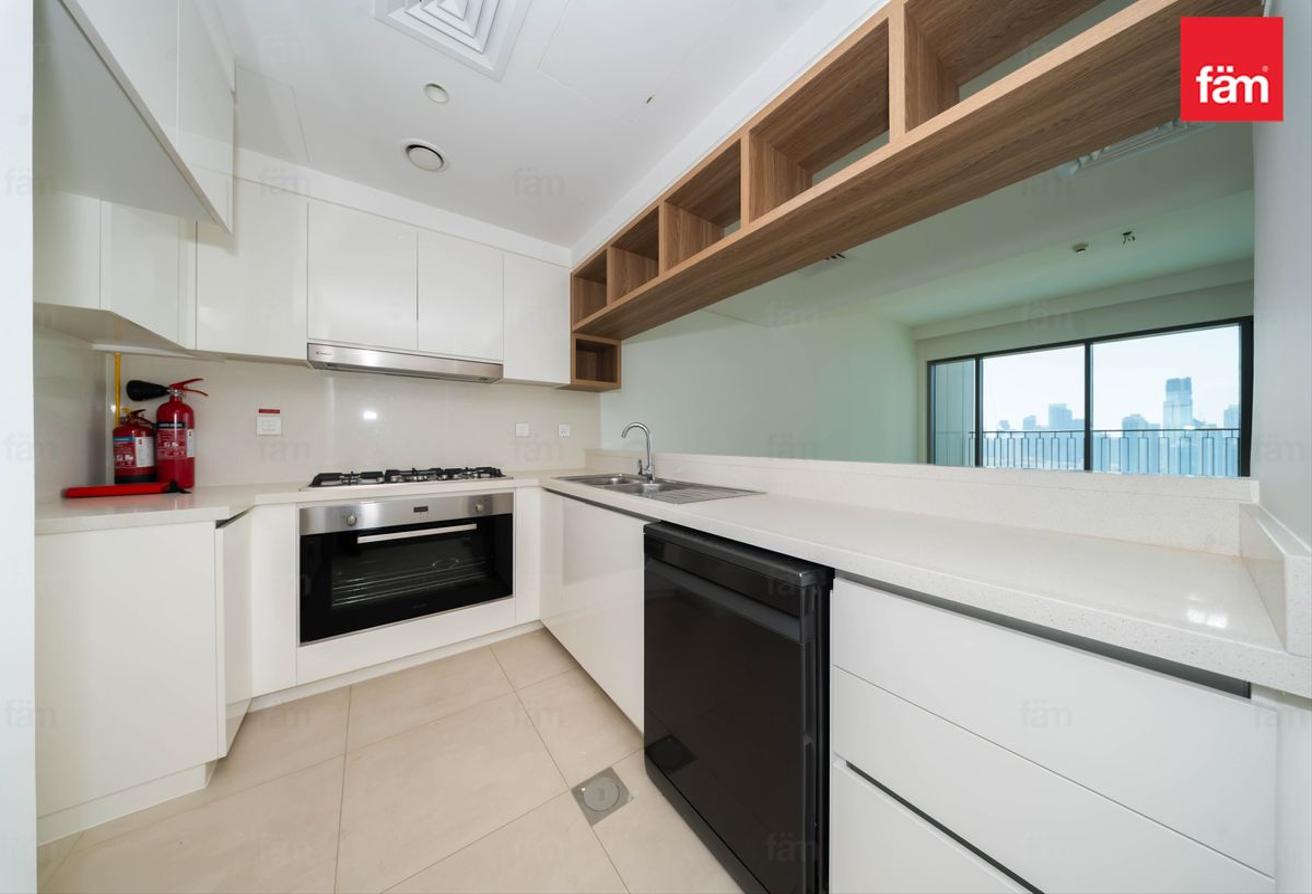 Corner Unit | Unfurnished | Burj Khalifa View photo 8
