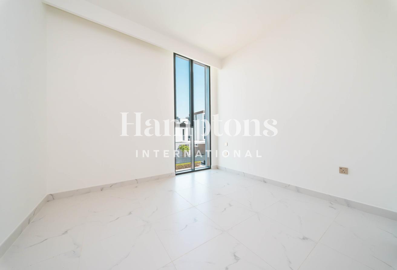 Avant-garde living | Park & Pool View | Brand New photo 18