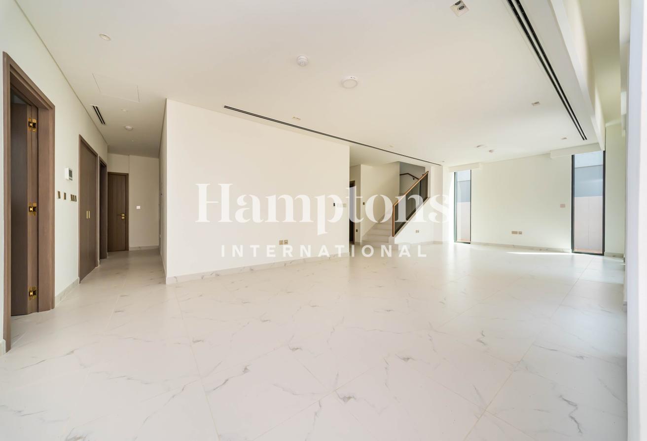 Avant-garde living | Park & Pool View | Brand New photo 4